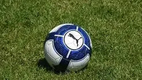 青岛足球：立足保级根基，追求创新灵魂，拒绝单一答案