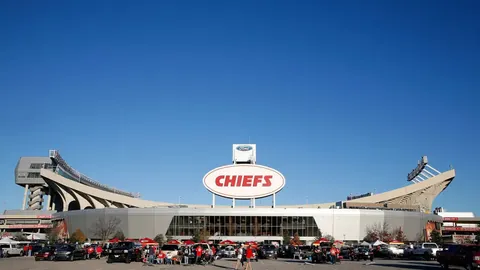 精彩对决半场盘点：成都队1-1战平神户胜利船，费利佩神来之笔，周定洋击中门框惊魂未定！