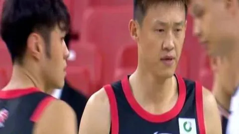 雪夜情缘，《穿越火线》M14EBR冬日限量版惊艳登场，登录福利大放送！